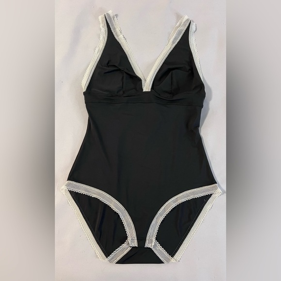 Victoria's Secret Women’s plunge bodysuit Sz Medium Black Lace - Picture 3 of 8